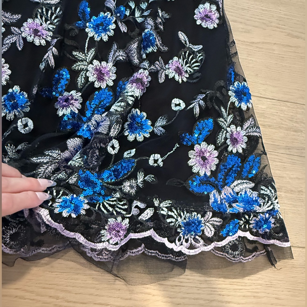 Dress the Population Floral Mini Dress in Black and Blue - Picture 5 of 10